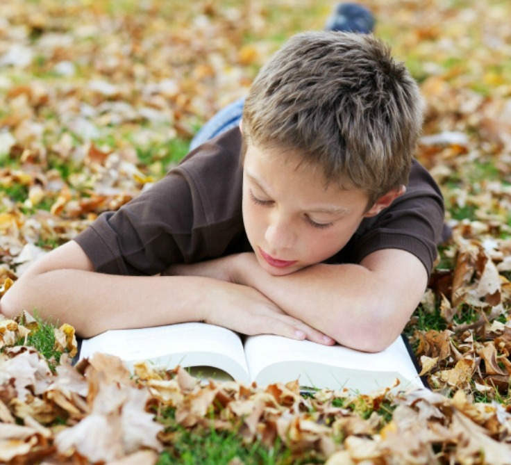 Idea reading. Graded reading books. The book of boy. Boy reading book мусеўк. Boy read pic.