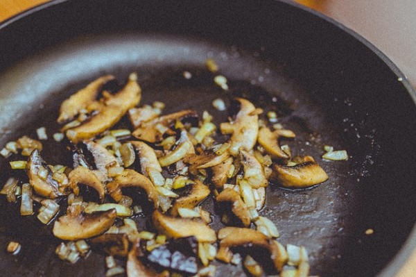 10 Reasons to try cooking in a cast iron skillet