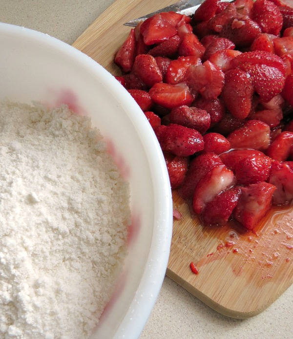 Easy Skillet Strawberry Cobbler