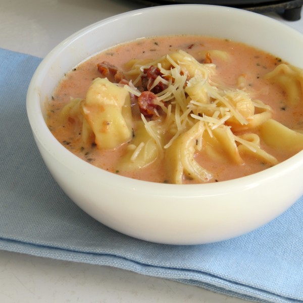 This tomato tortellini soup recipe is so good!!